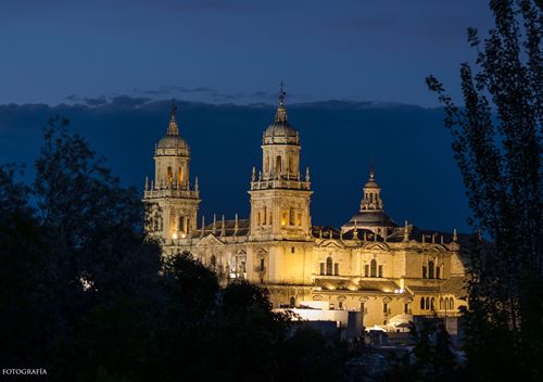 Paseo nocturno Jaén, tours nocturnos Jaén, visitas nocturnas Jaén, ruta nocturna Jaén